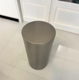 Ronde sokkel in aluminium metaal look kleur bovenaanzicht